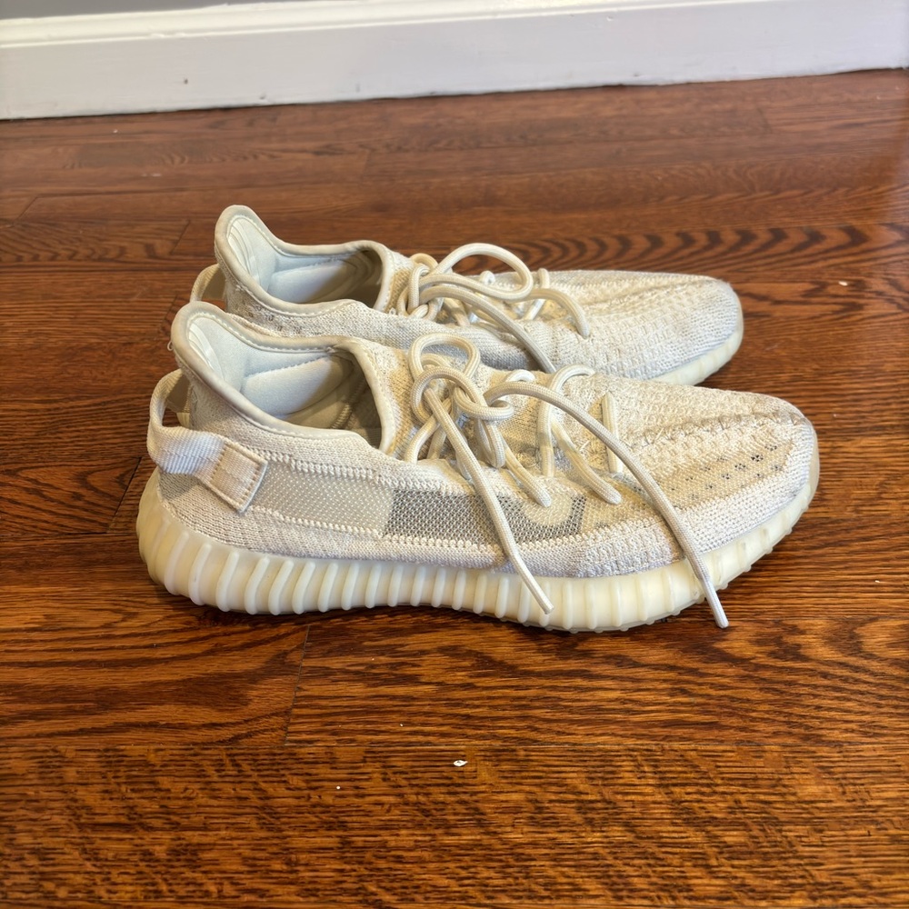 Men’s size 8 Cream / white adidas Yeezy Boost 350 V2 sneakers